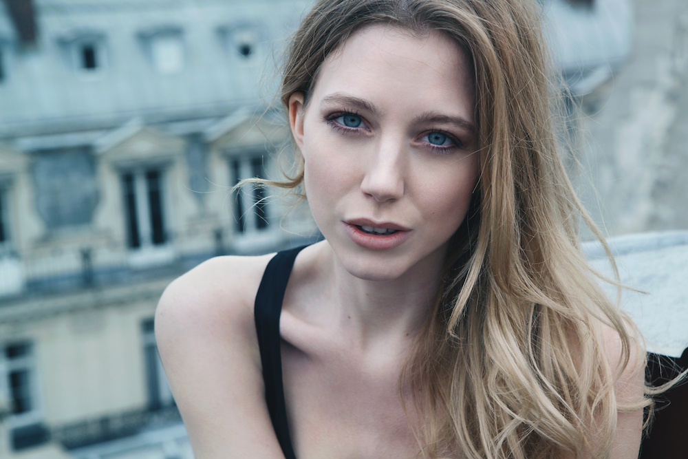 portrait modèle photo pour agence de manequin sur les toits de Paris