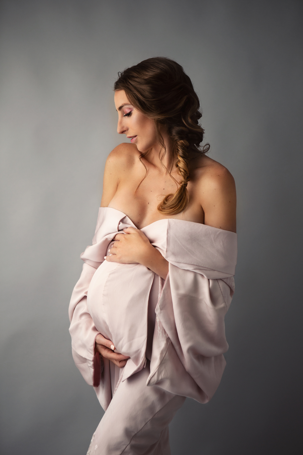Séance-photo-femme-enceinte-grossesse-Paris-en-mode-lifestyle